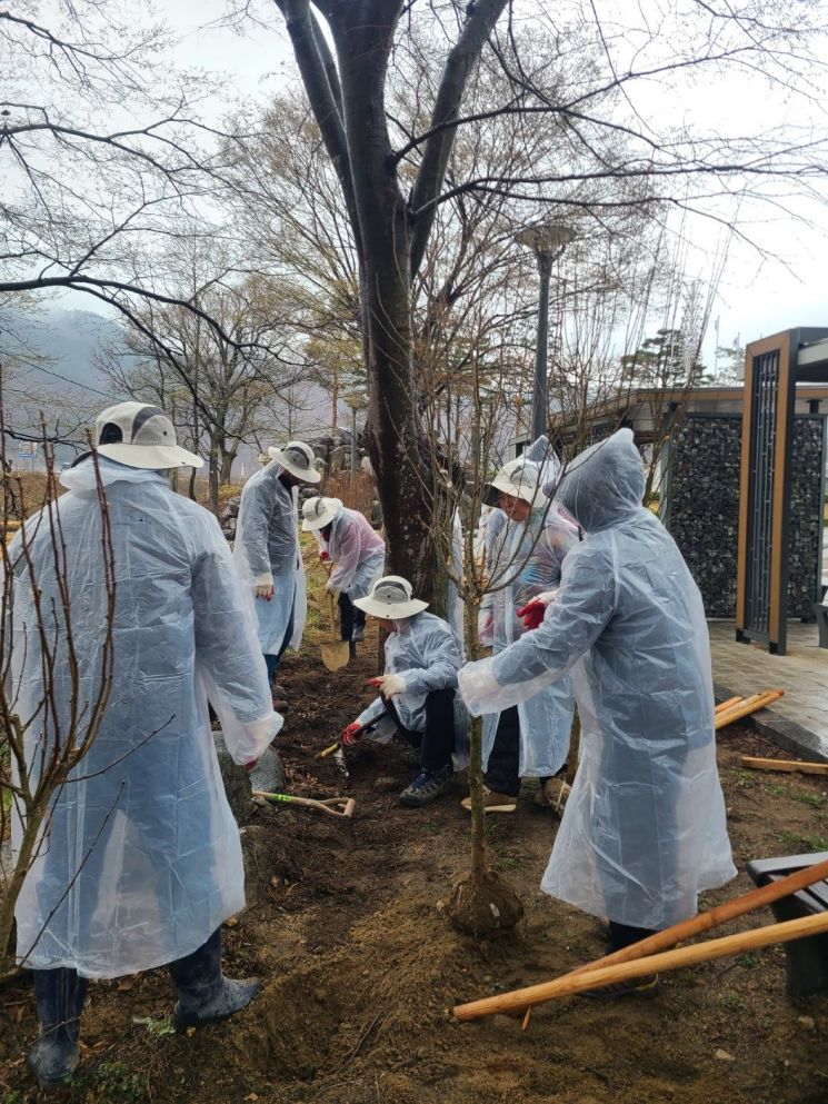 울진군 거벌모라문화유산지킴이, 나라꽃 ‘무궁화동산’ 조성… 나라사랑 체험