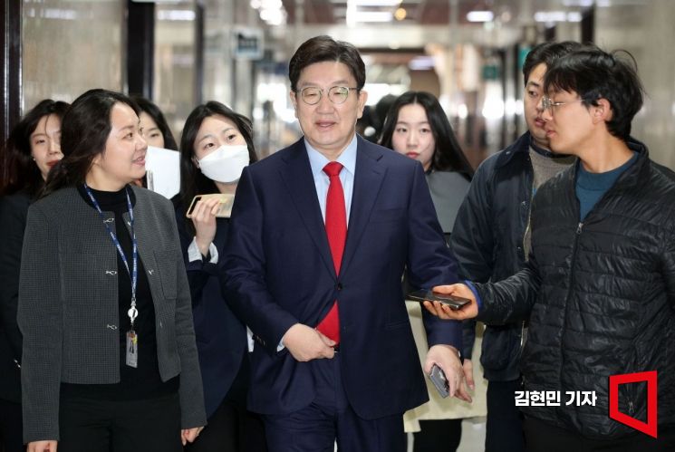 [포토] 대통령 탄핵선고일 출근하는 권성동 원내대표