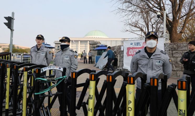 尹 탄핵심판 선고 앞두고 국회도 '초긴장'…방호·경비 강화