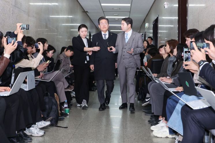 이재명 "尹 탄핵 선고, 헌재의 진중하고 현명한 판단 기다리겠다"