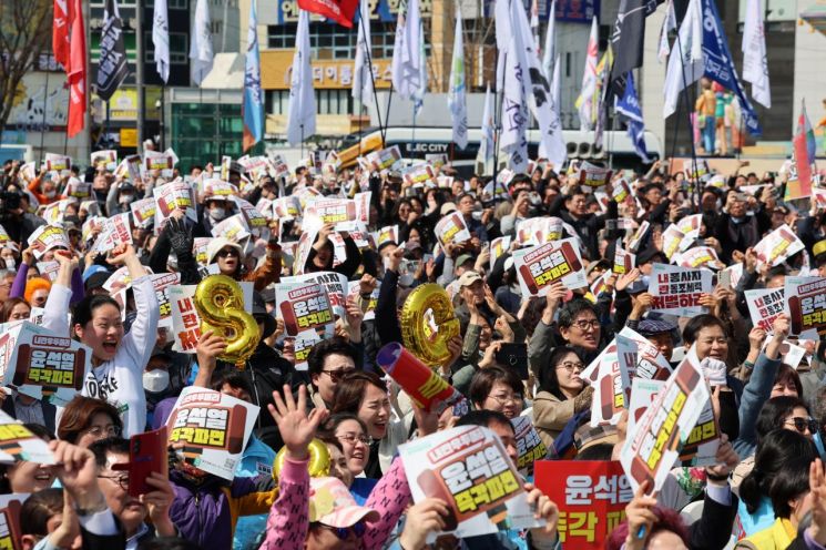 '尹 파면' 이끈 헌법재판관의 마지막 당부