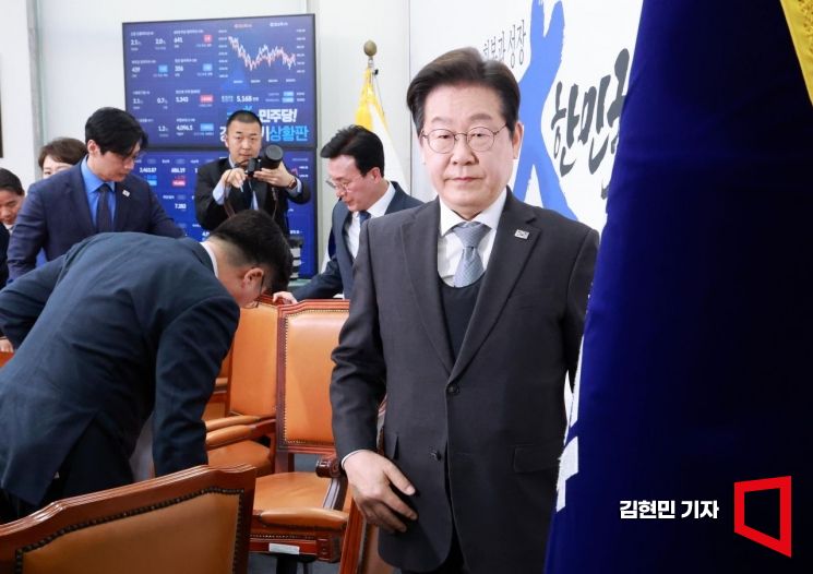 [포토] 이재명 "위대한 국민이 위대한 공화국 되찾아 줬다"