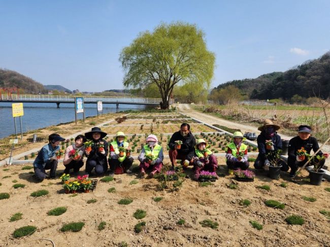 완주군, 망산마을 둘레길에 화단 조성