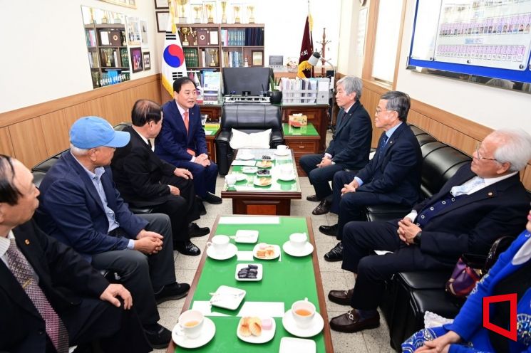 배낙호 김천시장, 대한노인회 김천시지회 방문…어르신 복지 강화 방안 논의