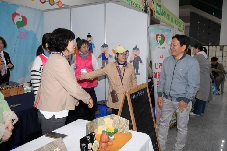 광주시청 '책 향기로' 가득…도서관 문화마당 인기
