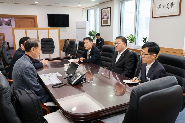 장금용 창원특례시장 권한대행, 시의회에 시정 운영 적극적 협력 요청