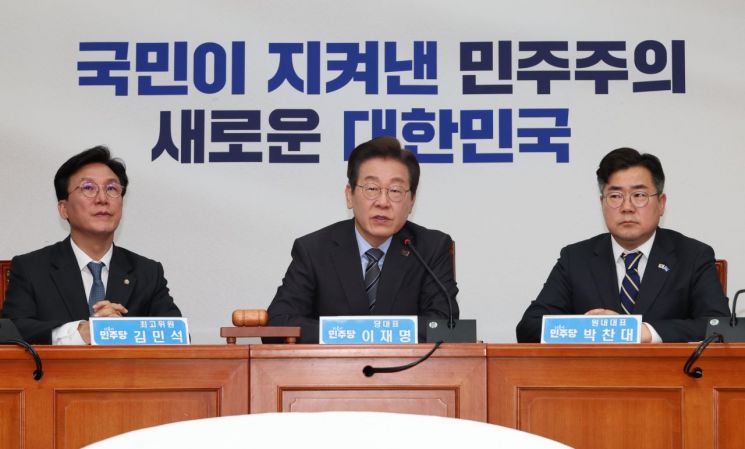 "지금은 내란 종식에 집중해야"…2단계 개헌 방안 제시한 이재명(종합)