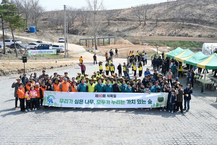 홍성군, 서부면 산불피해지에서 식목일 행사 