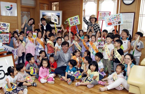 "인구소멸 걱정했는데"…6년만에 인구증가·7남매 탄생한 장흥군
