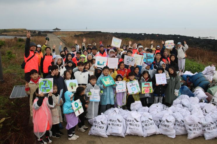 관광공사, 제주 비양도 황근 군락지 복원 활동