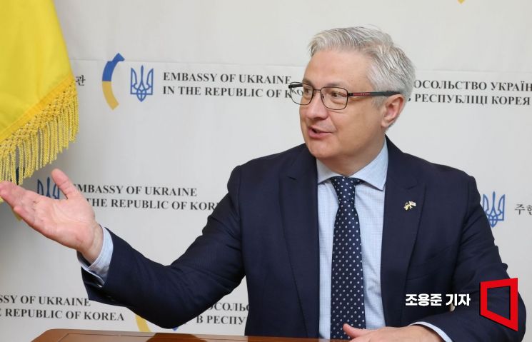 드미트로 포노마렌코 주한 우크라이나 대사가 서울 용산구 대사관에서 아시아경제와 인터뷰 하고 있다. 조용준 기자