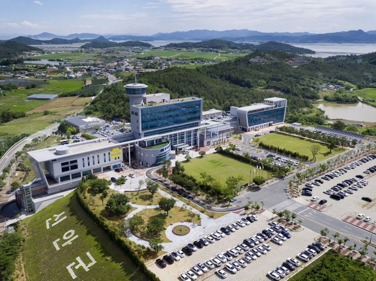 신안군 “천일염 생산 강제노동, 사실과 다르다”