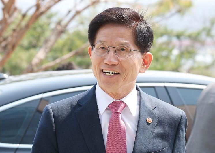 김문수, 오늘 장관 사퇴…대선 준비 본격화