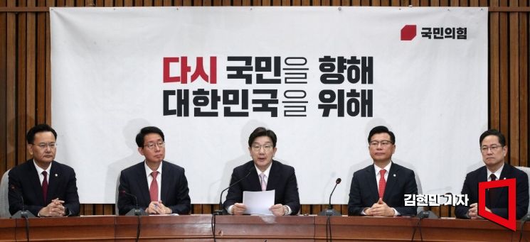 [포토] 권성동 "10조 추경 재검토… 수출기업 지원·내수 예산 확대"