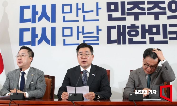 [포토] 박찬대 "윤석열-김건희 부부 오늘 당장 방빼라"