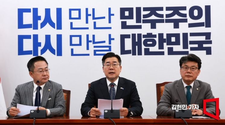 [포토] 박찬대 "尹 징계 안 하는 국힘은 위헌정당…반드시 정권교체"