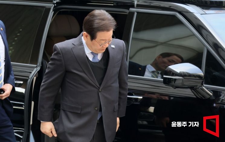 [포토] 이재명, 지지자들에게 '꾸벅'