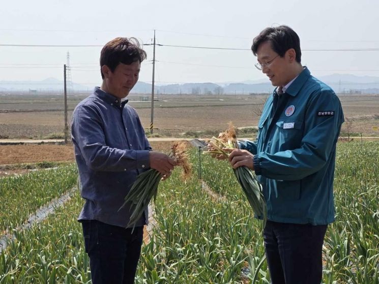 우승희 영암군수, 농가-기업 상생 계약재배 현장 찾아