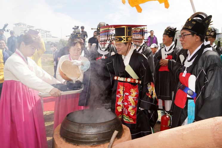 설렁탕 나누며 풍년 기원...동대문구, 제46회 선농대제 개최