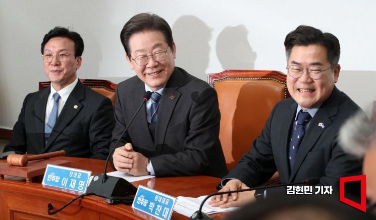 [포토] 이재명 "위대한 국민 여정 함께 하겠다" 당대표직 사퇴