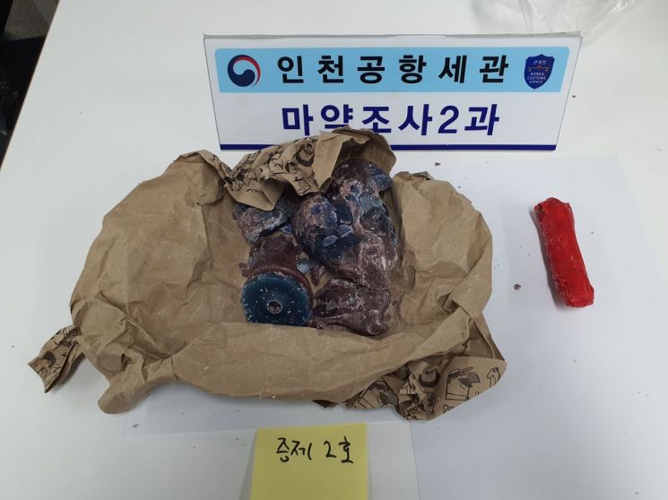 인천공항세관 '좀비마약' 메페드론 밀수 카자흐스탄인 2명 적발