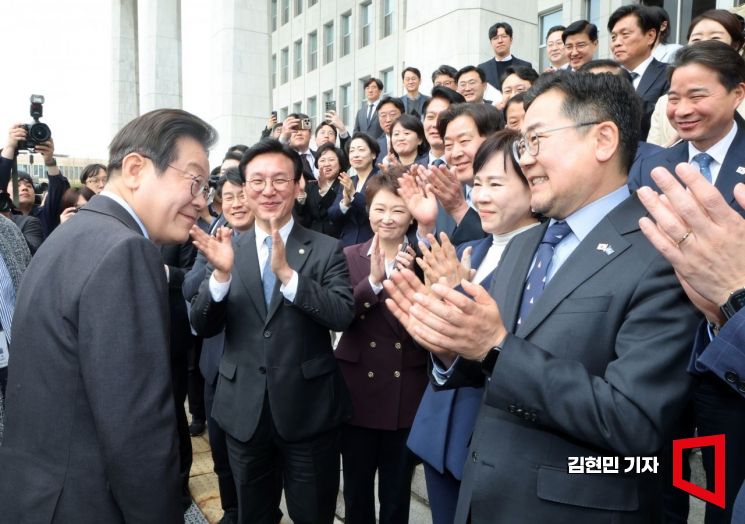 [포토] 이재명, 대표직 사퇴…"국민과 함께하겠다" 대선 출마 공식화