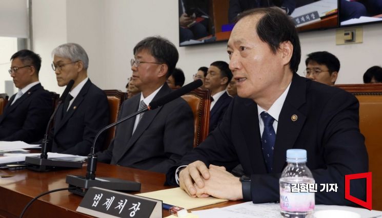 [포토] 이완규 법제처장 "한덕수 지명 결정 존중"