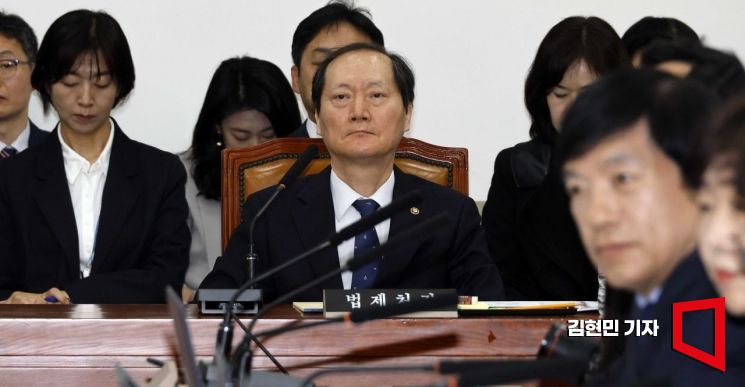 [포토] 법사위 출석한 이완규 법제처장