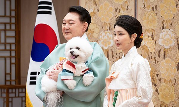 尹 1호 대변인 "尹, 김건희에 사랑 이상의 감정…면박에도 웃기만"