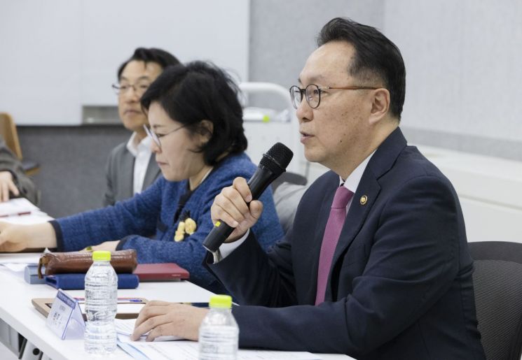 복지부 "의료기기·화장품 산업, 美 관세 조치 영향 최소화할 것"