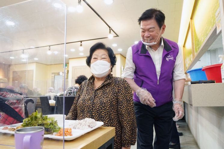 AI는 사례 분석·실무자는 현장 점검…동대문구 AI와 협업 '실험적 행정' 도전