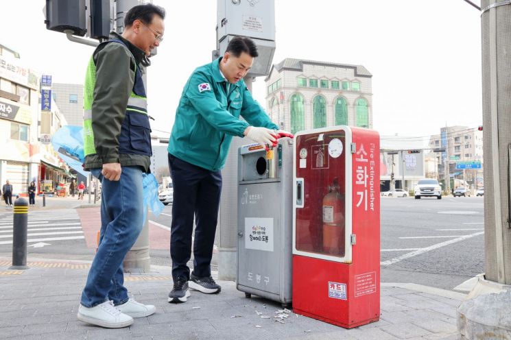 도봉구 '담배꽁초 전용 수거함' 설치 담뱃불 화재 막는다