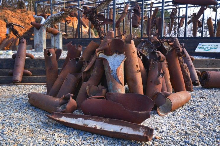 매향리 미군 사격장에서 주민들이 직접 수거한 포탄 폐기물. 화성시 제공