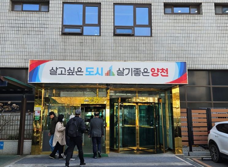 [어떻게 생각하십니까]민원 담당 공무원 점심시간에 쉬어도 될까