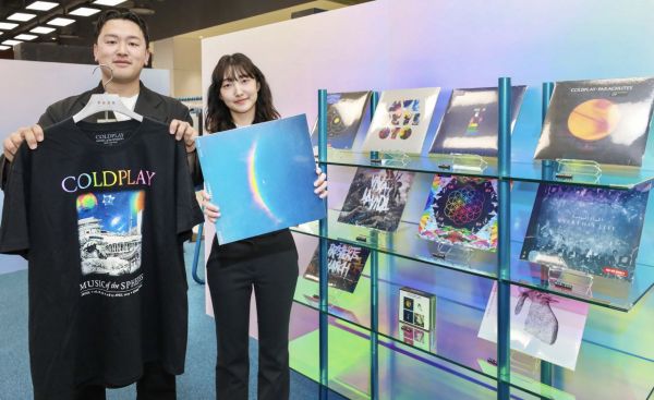 [사진]8년만에 내한…더현대 서울, '콜드플레이' 팝업스토어 열어