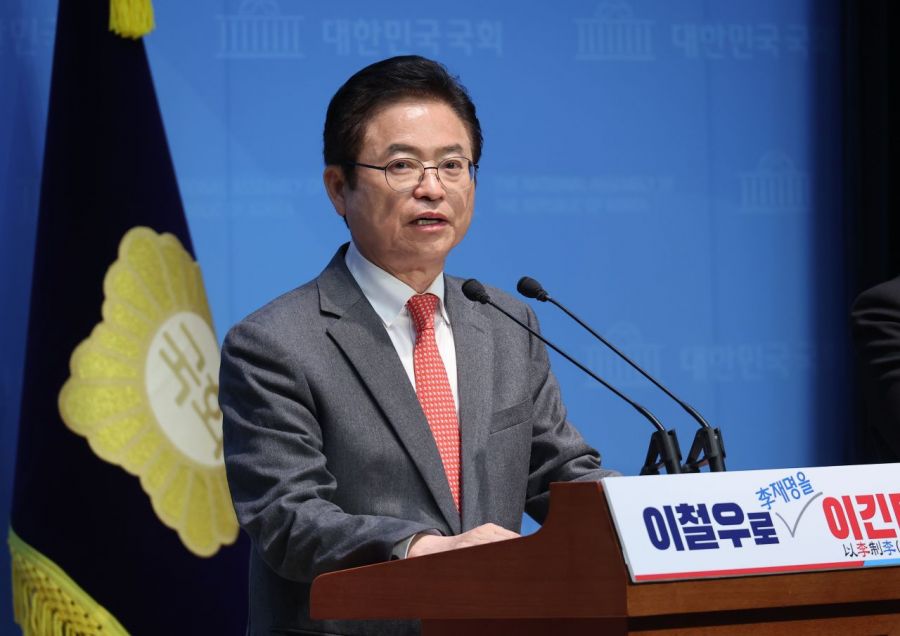 이철우 경북지사가 9일 서울 여의도 국회 소통관에서 대선 출마 선언을 하고 있다. 연합뉴스