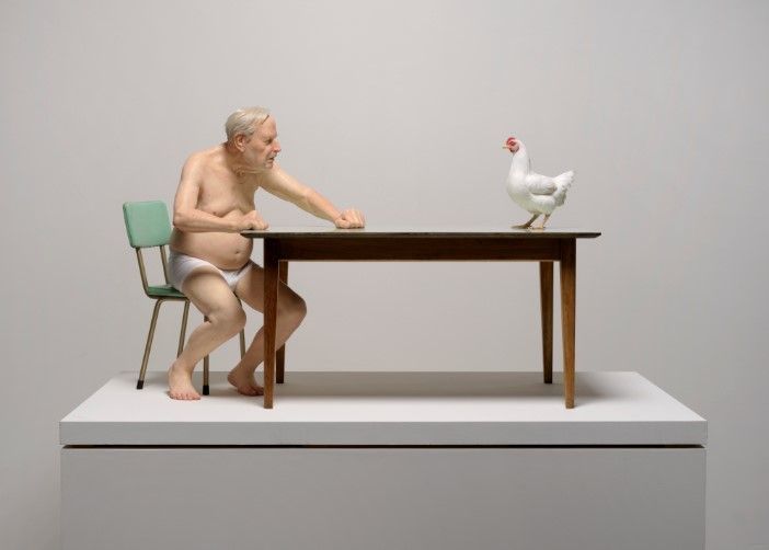 론 뮤익의 '치킨/맨'. 국립현대미술관