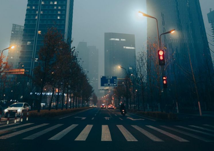 "주말까지 여행·외출 절대 안돼"…10년 만에 돌풍 경계령 내린 中 베이징