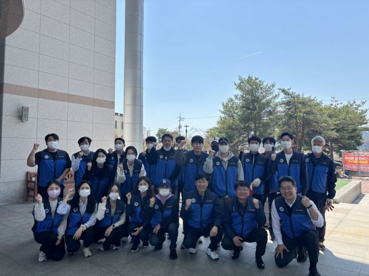 한울본부, 산불피해 봉사활동(앞줄 가운데 이세용 본부장). 한울본부 제공