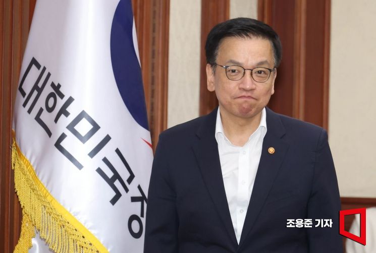 [포토] 대외경제장관회의 참석하는 최상목 부총리