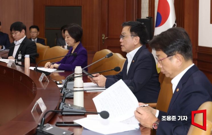 [포토] 미 관세부과 관련 발언하는 최상목 부총리