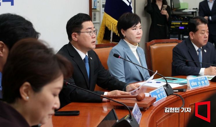 [포토] 박찬대 "경제 아니라 폭망이 국민의힘…석고대죄부터 하라"