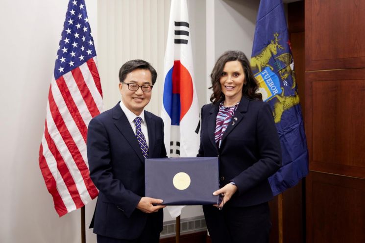 김동연, 美미시간주와 자동차 부품 관세 공동대응 합의