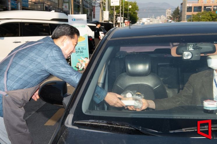 출근길에 따뜻한 응원…구미 산단 근로자들 '산업역군의 아침밥' 호응