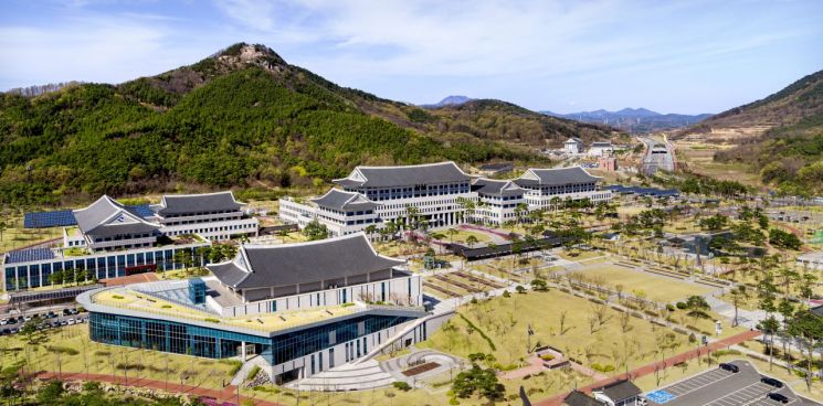 UPC 주식회사, 방역복 1만벌 기탁…"산불 자원봉사자에 전해달라" 