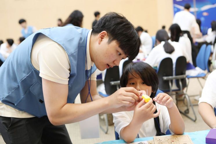 포스코퓨처엠, '디딤씨앗통장' 후원으로 지역 청소년 자립 지원