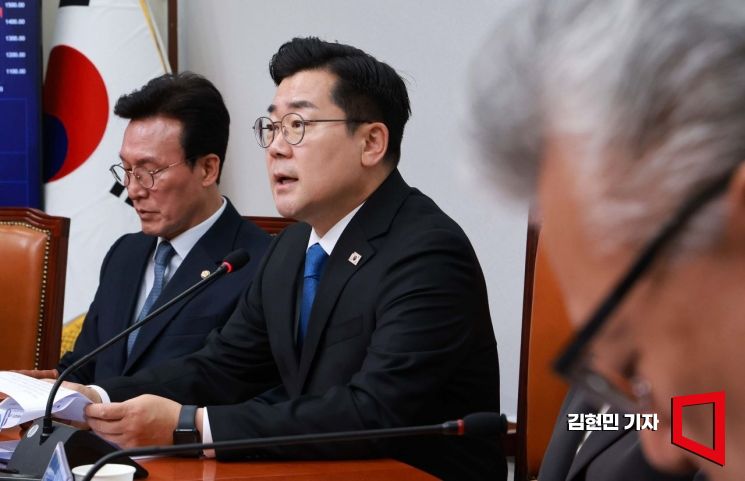 [포토] 박찬대 "윤, 파면당하고도 '개선 장군' 행세…여전히 반성 없어"