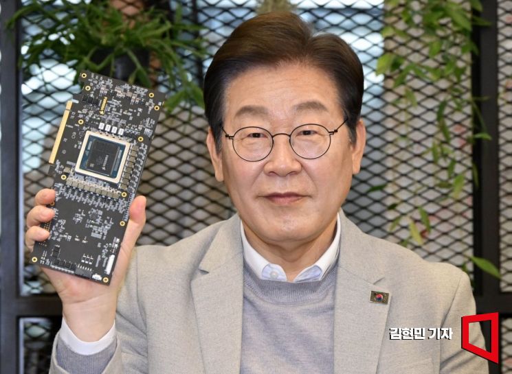 [포토] 이재명 민주당 대선 예비후보, 퓨리오사AI 방문