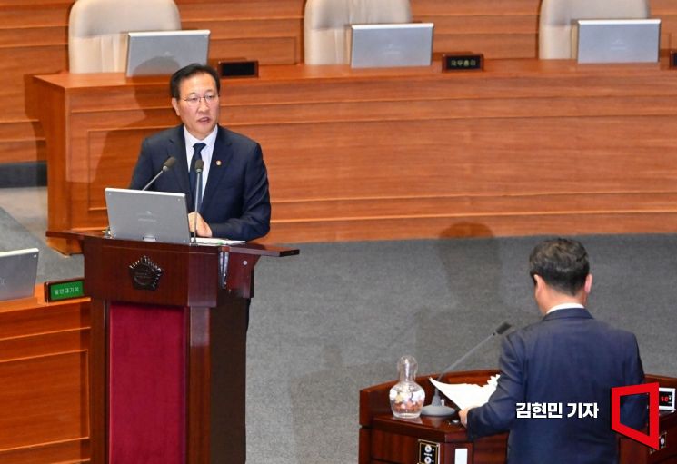 [포토] 의원 질의에 답하는 박성재 법무부 장관