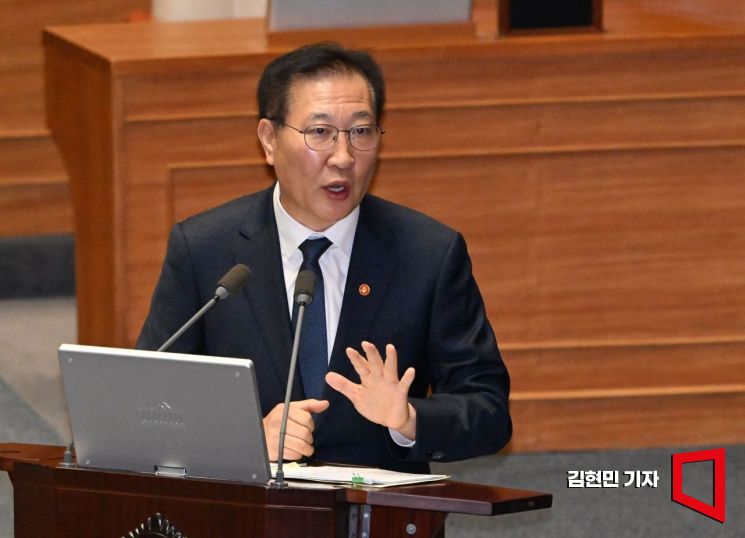 [포토] 국회 대정부질문에 답하는 박성재 장관